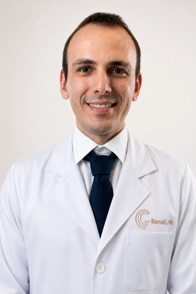 Dr. Gustavo Ballini, médico nefrologista da RenalLife e integrante da equipe especializada em cuidado renal.